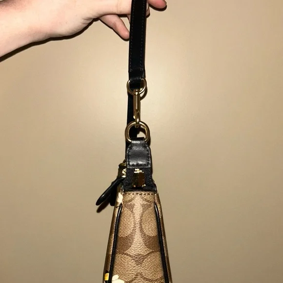 Bee Coach Bag - Picture 4 of 8